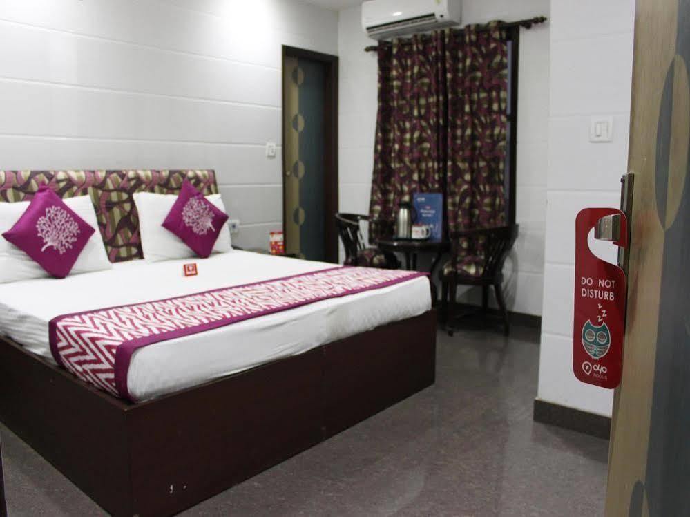 Oyo 2705 Hotel Preet Palace Νέο Δελχί Εξωτερικό φωτογραφία