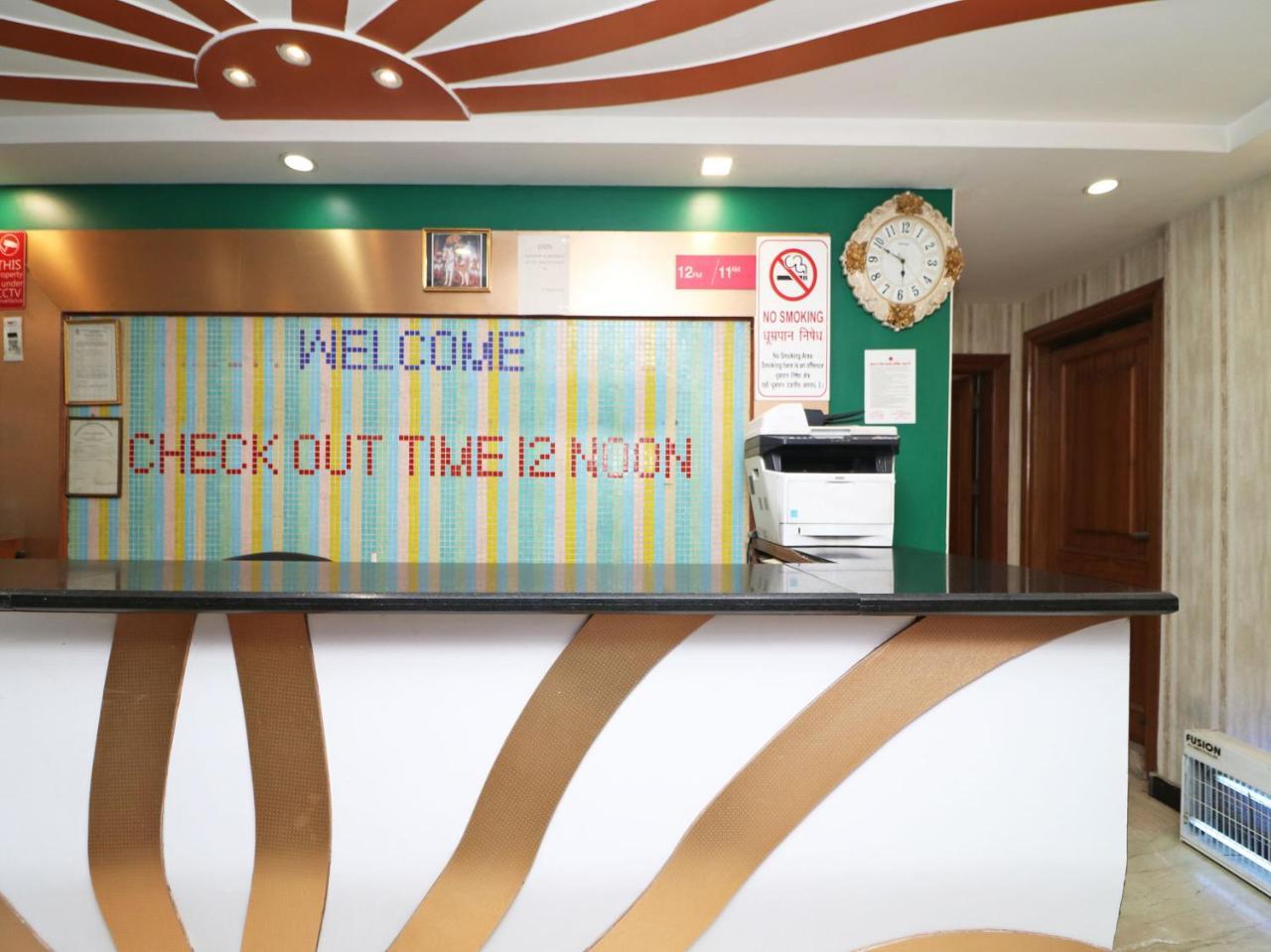 Oyo 2705 Hotel Preet Palace Νέο Δελχί Εξωτερικό φωτογραφία