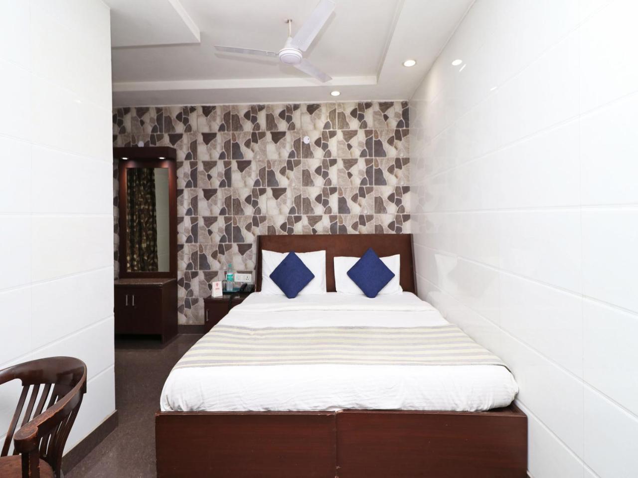 Oyo 2705 Hotel Preet Palace Νέο Δελχί Εξωτερικό φωτογραφία