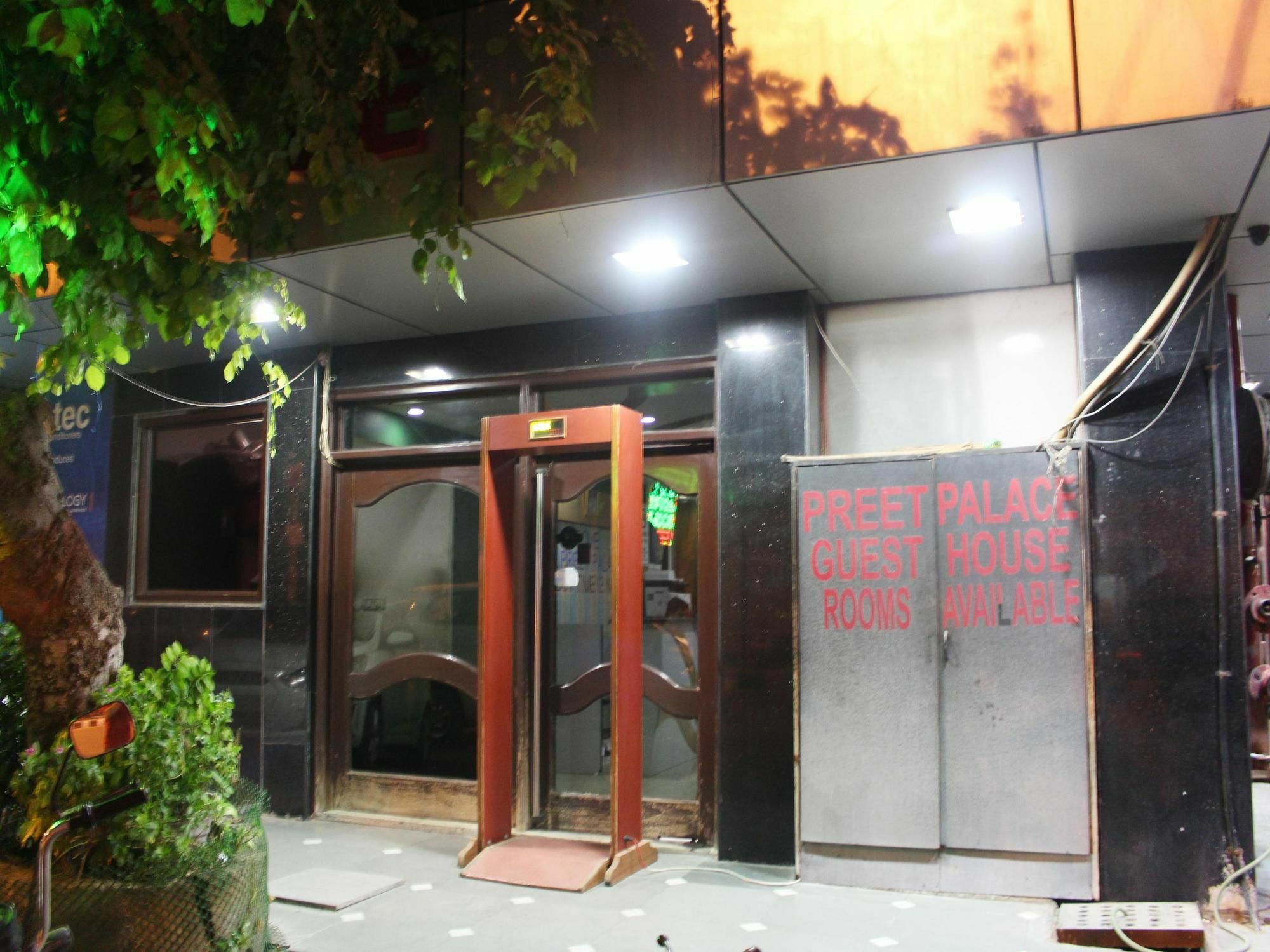 Oyo 2705 Hotel Preet Palace Νέο Δελχί Εξωτερικό φωτογραφία